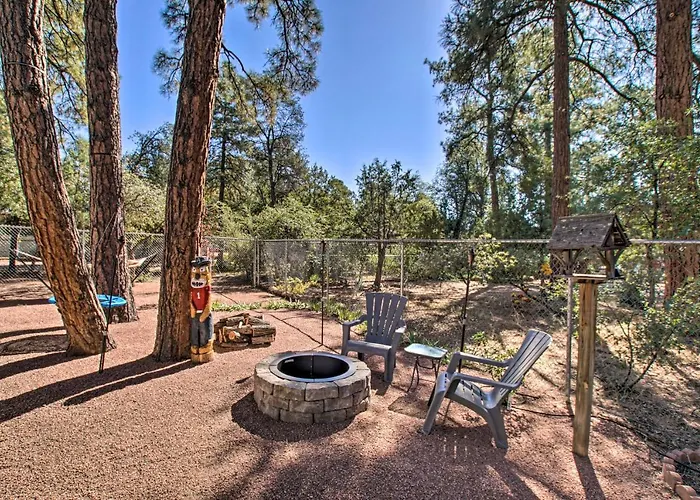 Peaceful Deck + Fire Pit: Home! Holiday home *